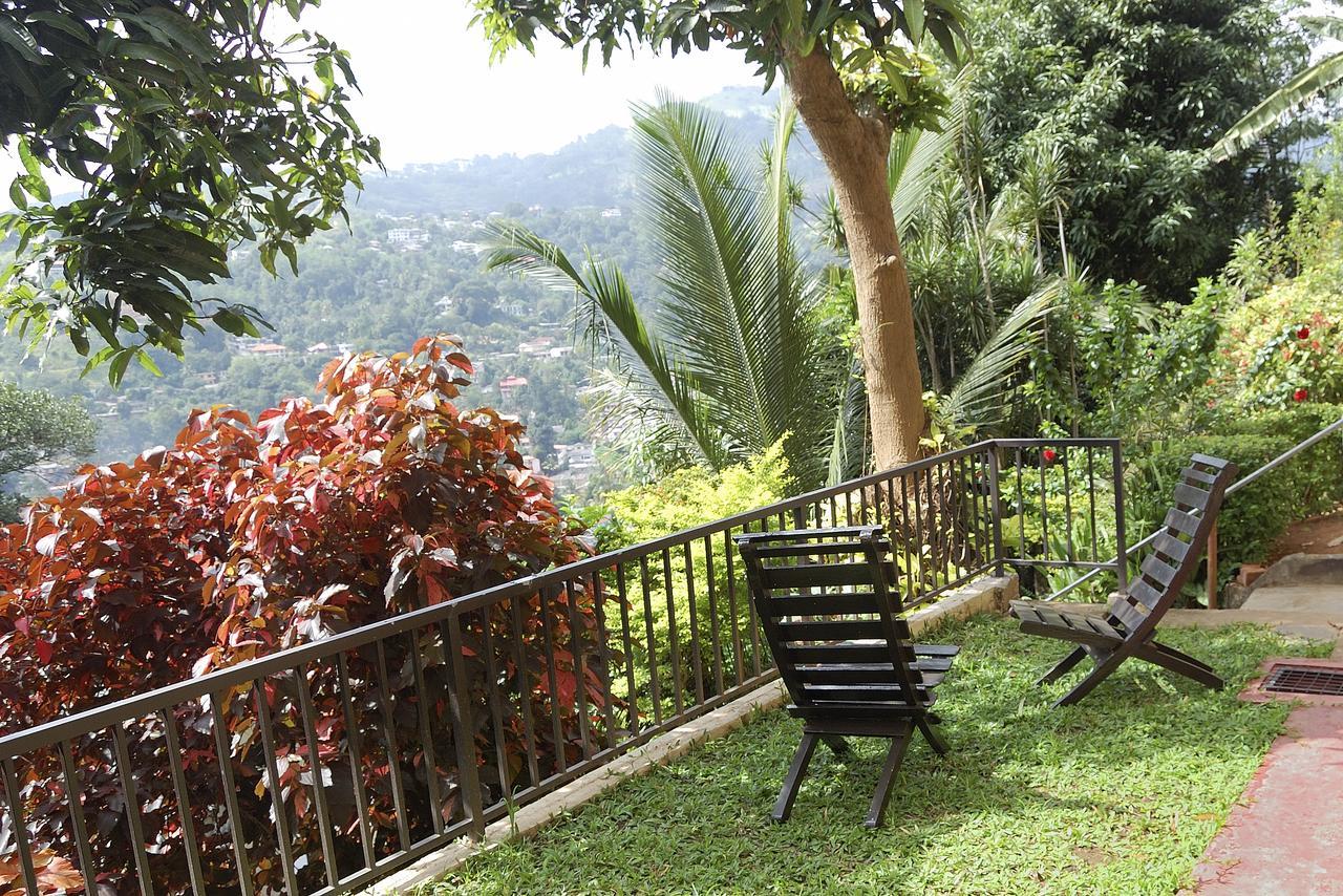 Evergreen Kandy Buitenkant foto