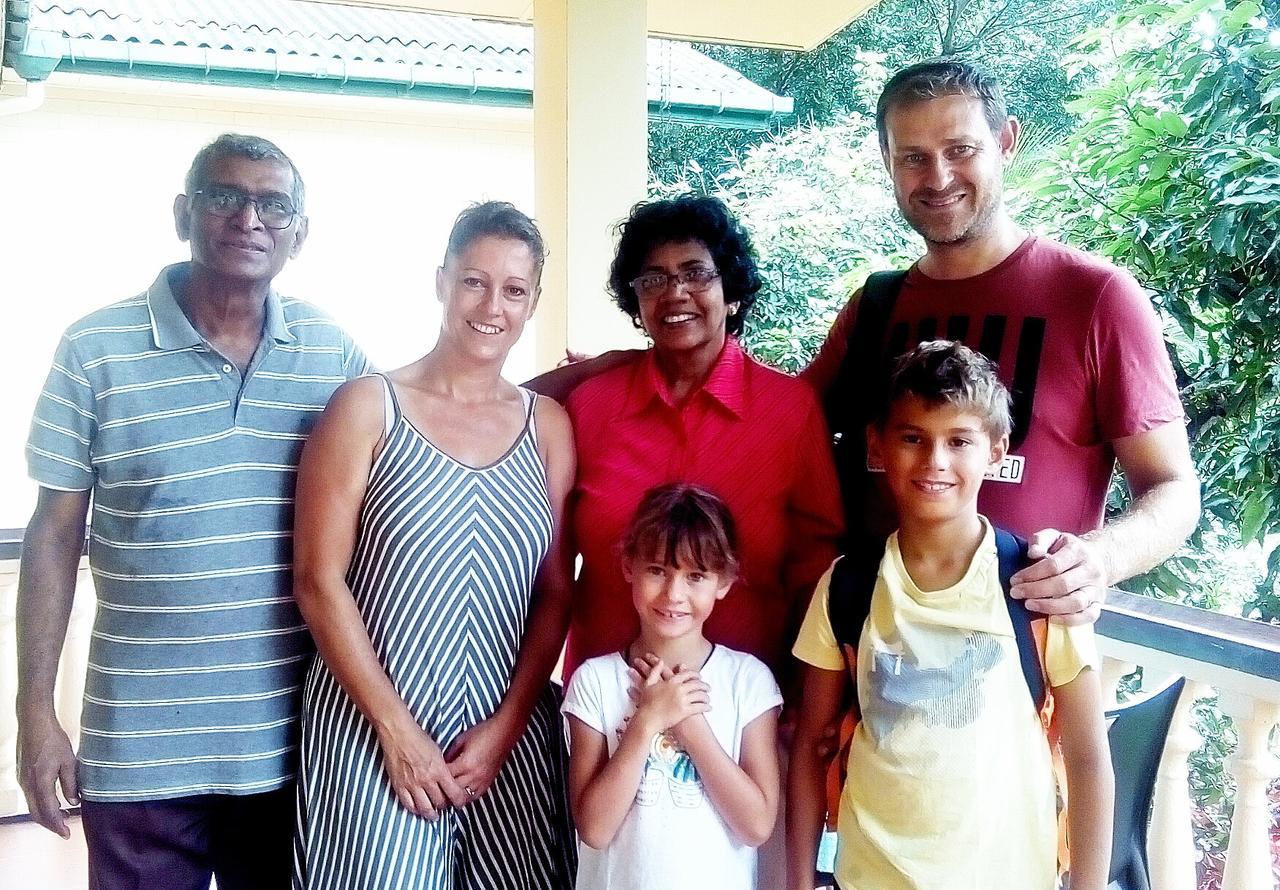 Evergreen Kandy Buitenkant foto